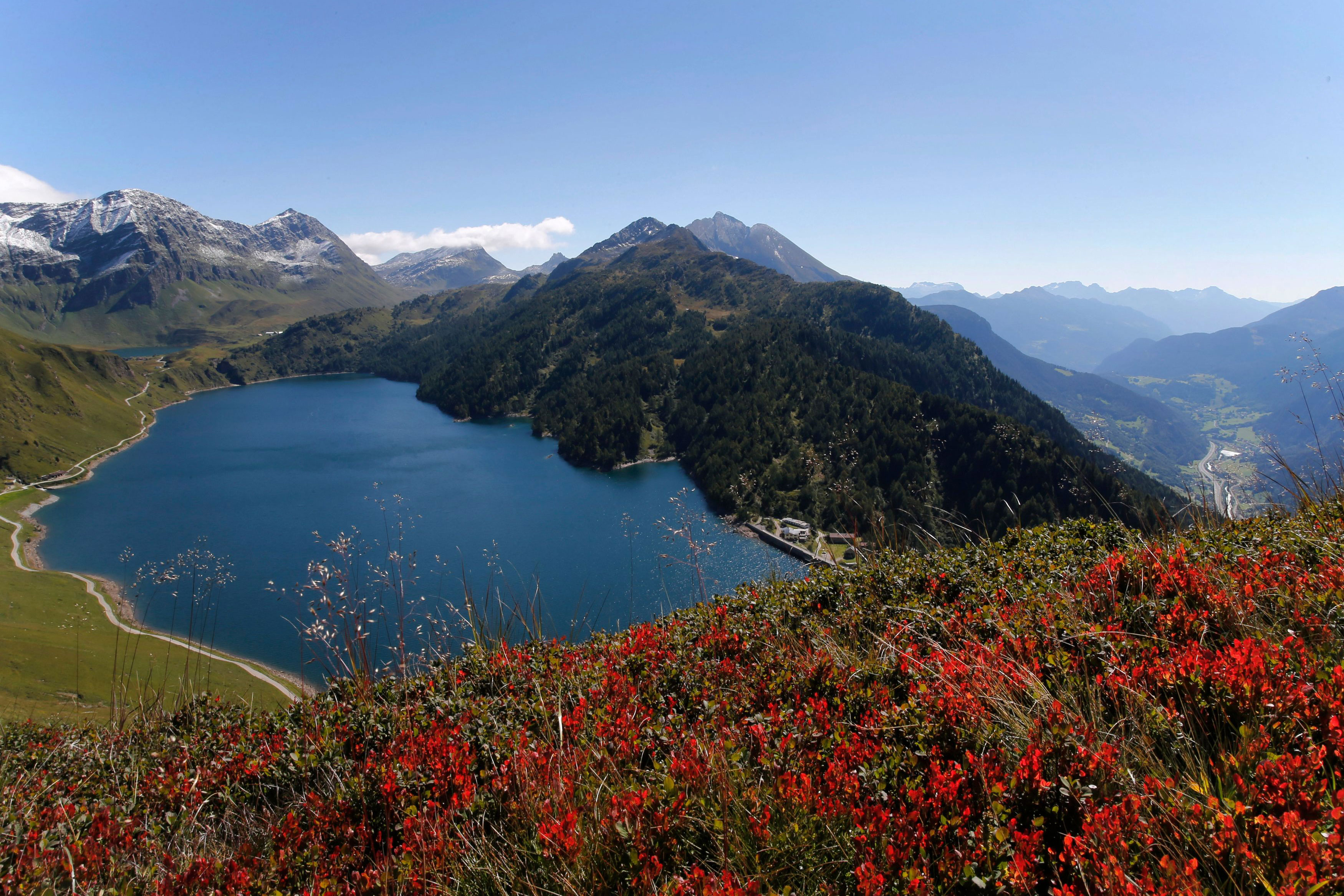 Tessin der Schweiz: Alpine Berglandschaften und mediterrane Seen  PiNCAMP by ADAC