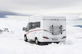 Schneeketten für Wohnmobile: 8 Tipps für sichere Winter-Fahrten