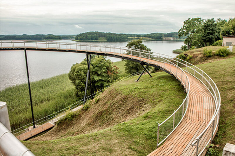 Aussichtsbrücke über See bei Zarsai