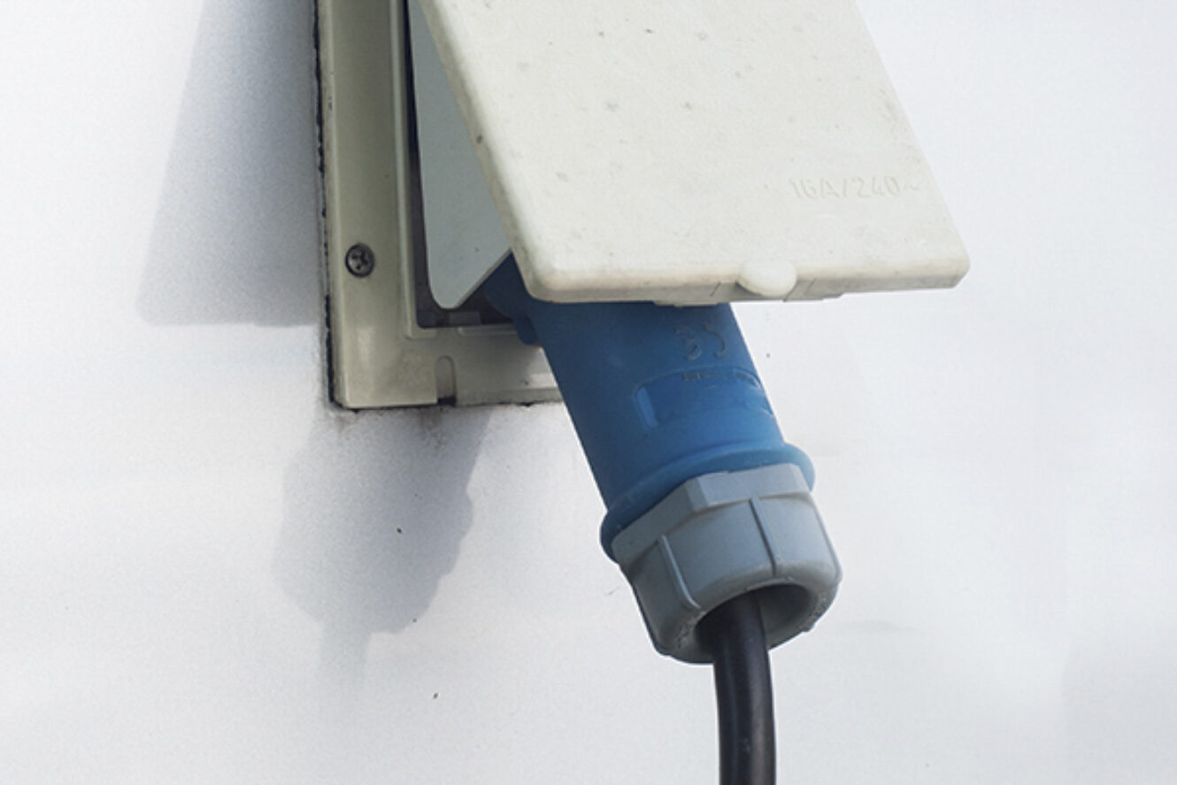 1,5 Meter CEE-Stecker und Schutzkontaktkupplung – IP44 Wohnmobil