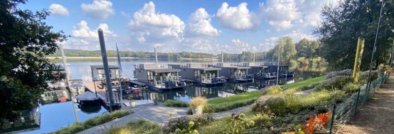 Floating Homes in der Marina Mookerplas